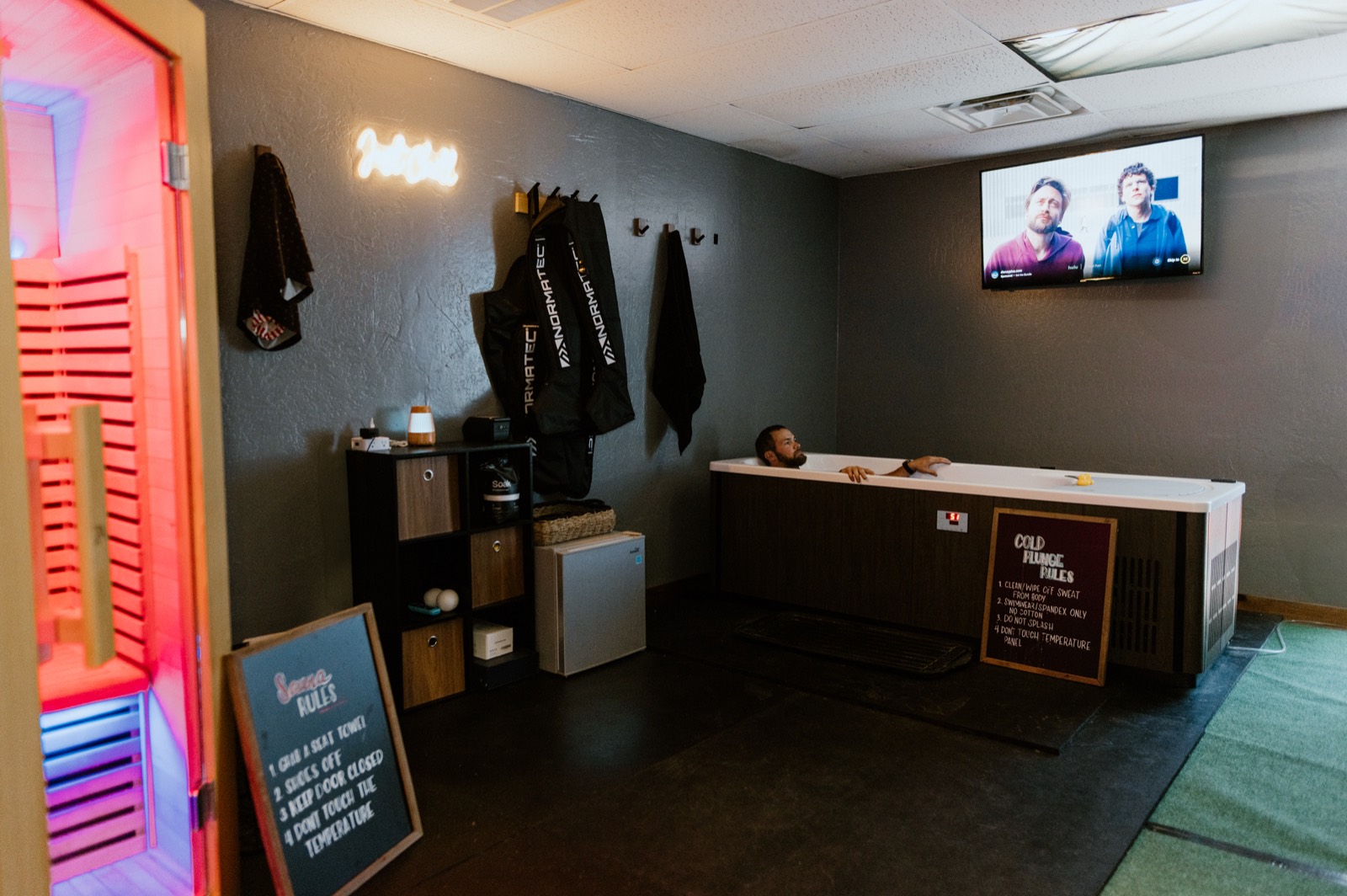 Sauna and cold plunge studio at Heat & Chill Recovery, contrast therapy studio in Oklahoma City